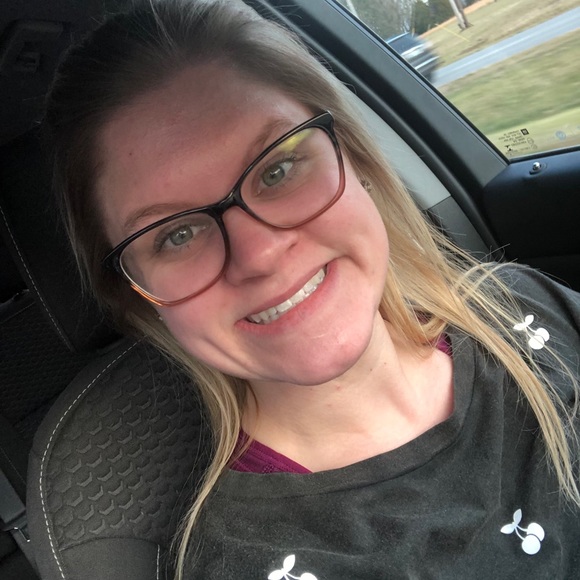 Meet your Posher, Danielle - Picture 1 of 1